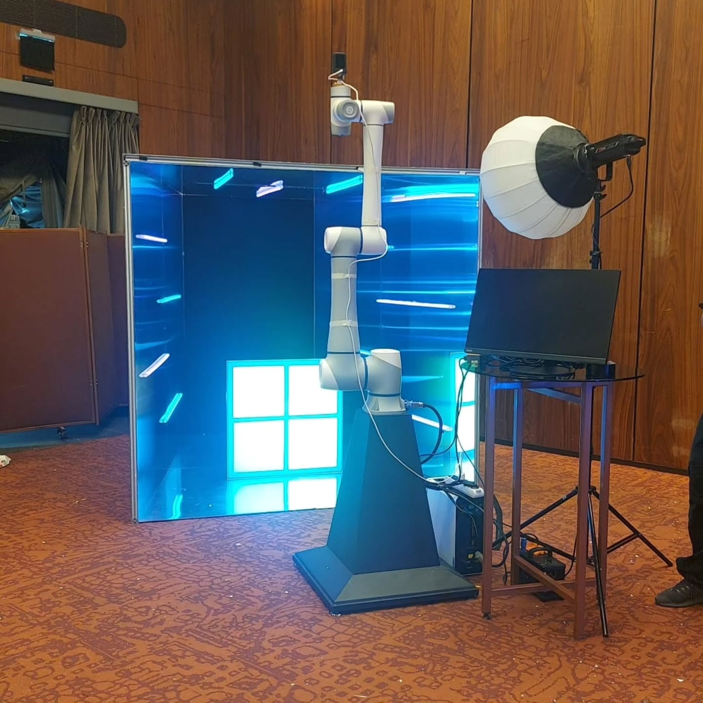 Işıkların arasında Robokol